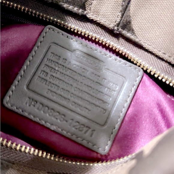 Coach Carly Signature Hobo Shoulder bag 12” X 9” approxi.. Excellent Condition - Picture 4 of 14